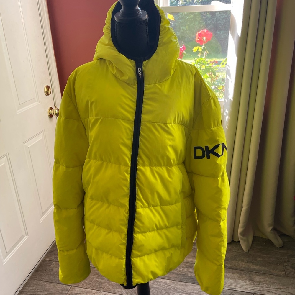 New unisex neon yellow DKNY winter coat. Size XXL